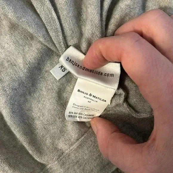 Banjo & Matilda Silk and Cashmere blend V  Neck button up Cardigan - Picture 7 of 9